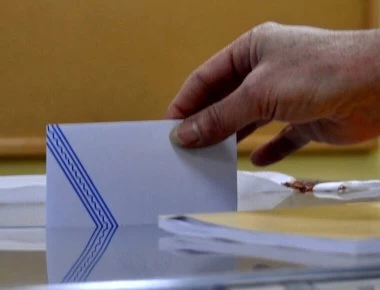 Αργολίδα: Πήγαν να ψηφίσουν καβάλα στα άλογα – Μπήκαν έφιπποι στο εκλογικό τους τμήμα (βίντεο)